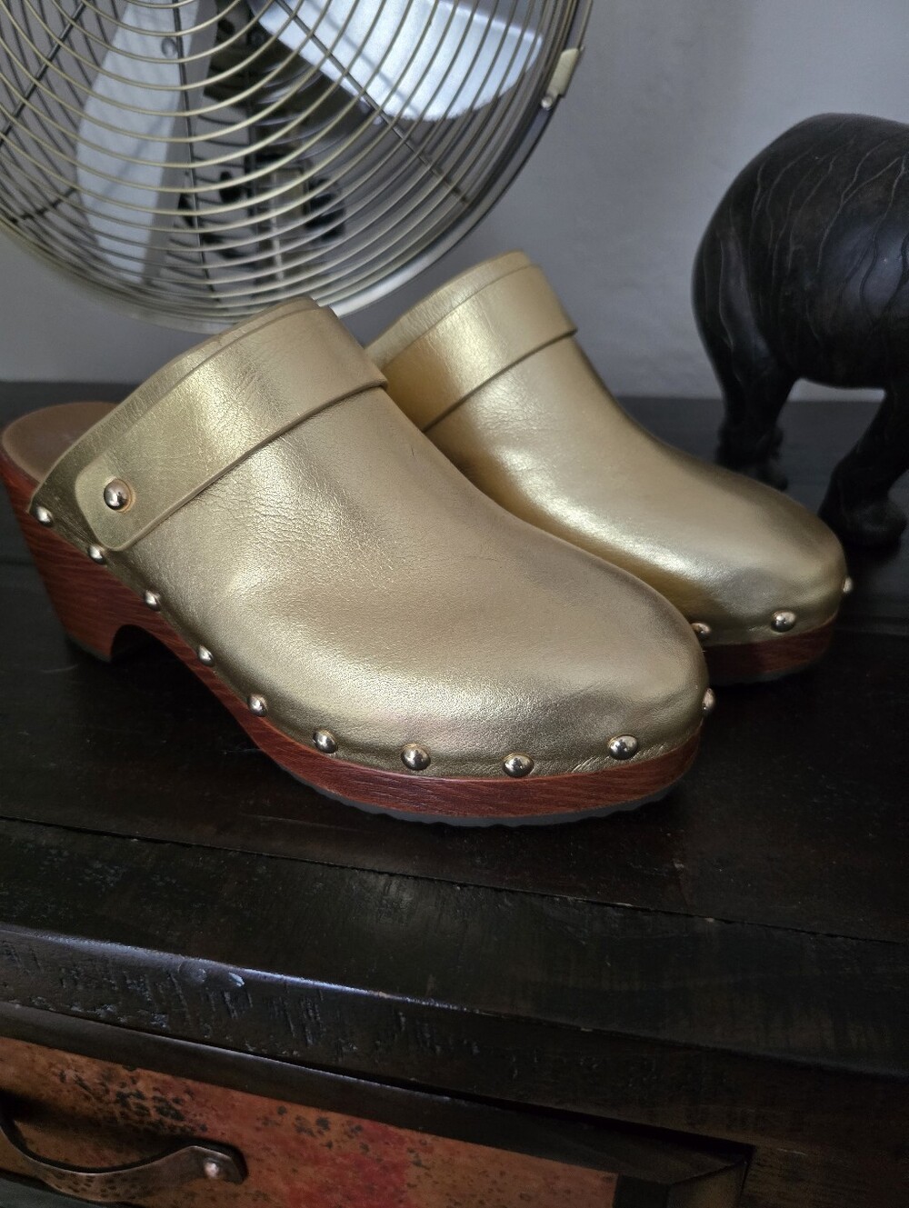 Aerosoles Martha Stewart Gold Metallic Clog Mules Wood Heel Size 8M Excecellent